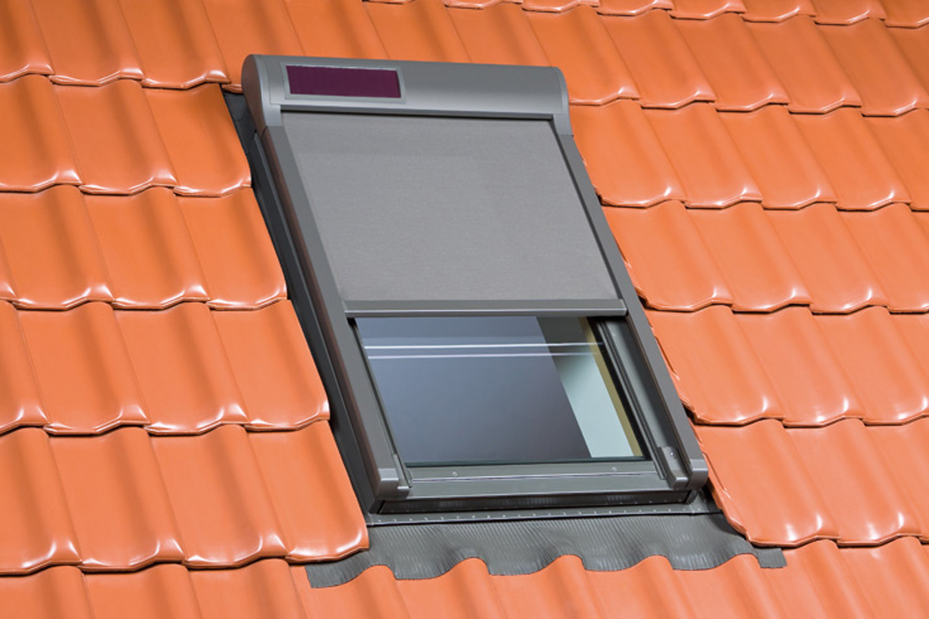 Szakember válaszol – Kellemes hőérzet a tetőterekben – Avagy a tetőtéri ablakok árnyékolása